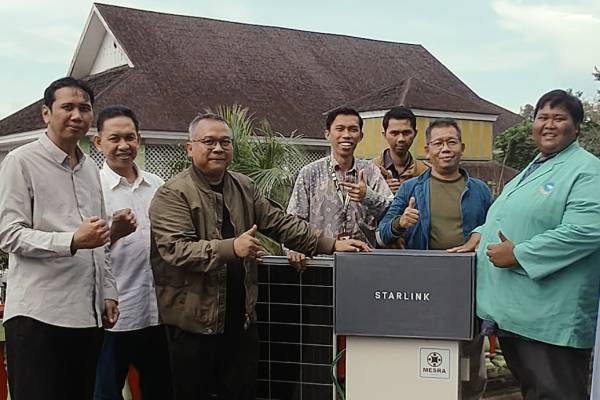 Implementasi Program Kreatif Digital Kaltim, Forum CSR Kaltim Serahkan Perangkat Internet Satelit Kepada KKN Universitas NU Kaltim