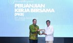 Saksikan Penandatanganan PKB Jasa Raharja dan Serikat Pekerja, Menaker Titip Tiga Agenda Strategis