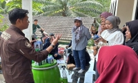 Kolaborasi Kampus-Desa: Pengelolaan Lingkungan Politani Samarinda Berdayakan Masyarakat Suko Mulyo sebagai Desa Penyangga IKN melalui Pembuatan POC