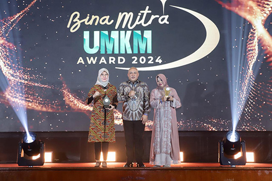 Penghargaan dengan predikat Gold dalam kategori Bina Mitra UMKM Award 2024