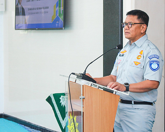 Jasa Raharja menyerahkan bantuan sebesar Rp50 juta untuk perbaikan Masjid Al Dakwah Bantuan diserahkan oleh Direktur SDM Umum Jasa Raharja Rubi Handojo