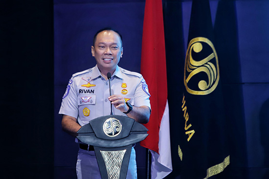 B Direktur Utama Jasa Raharja memberikan sambutan pembukaan Rakortas Jasa Raharja