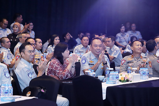 c Direktur Utama Jasa Raharja memberikan sambutan pembukaan Rakortas Jasa Raharja