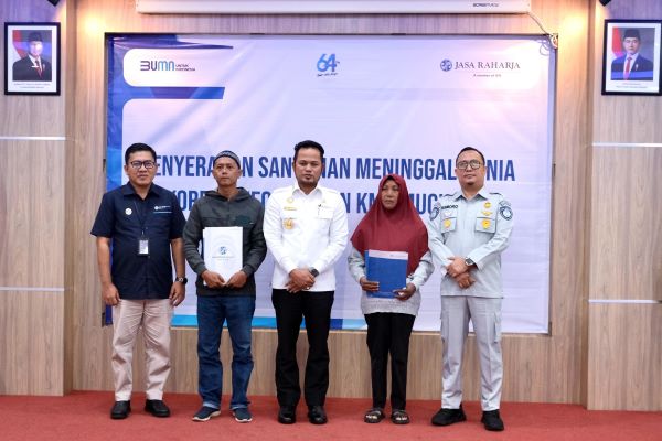 Gubernur Kalimantan Timur Serahkan Santunan Jasa Raharja Korban KMP Muchlisa