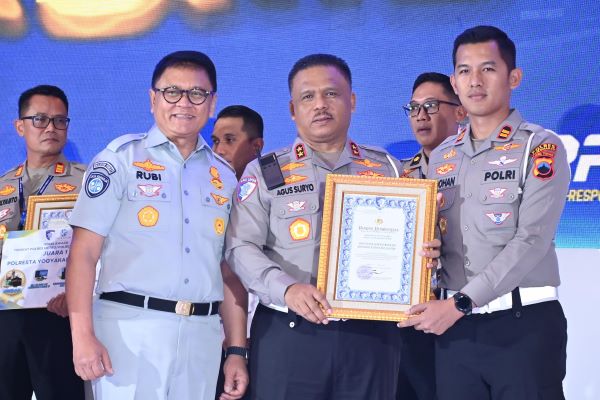 Jasa Raharja dan Korlantas Polri Serahkan IRSMS Award 600 WRKT 2