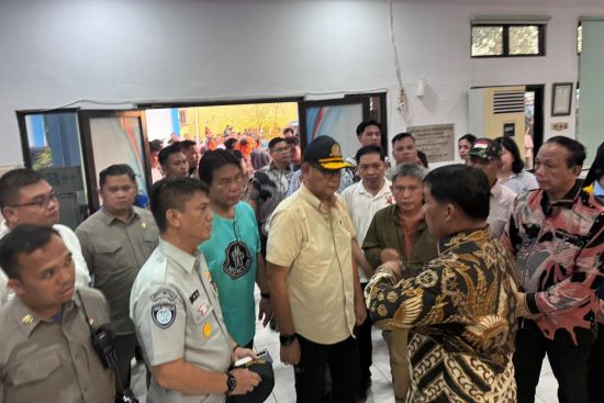 Kapal dilaporkan terbakar di perairan pulau Talise Likupang Barat Kabupaten Minahasa Utara 550