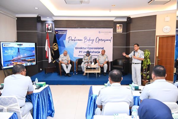 Plt. Direktur Utama Jasa Raharja Dewi Aryani Suzana 2 600