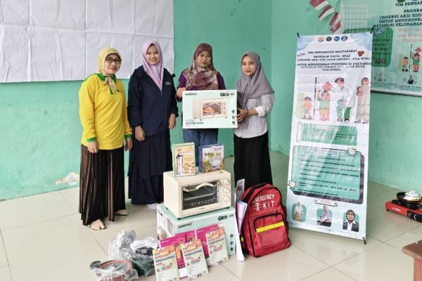 Penyerahan Aset Alat dan Bahan Praktik Pembuatan Produk Nila Bite Kepada Ketua Posyandu Matahari. (09 Agustus 2025)