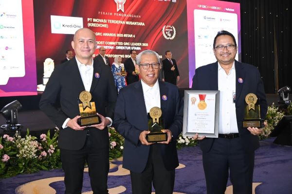 Direktur Kepatuhan dan Manajemen Risiko Jasa Raharja Harwan Muldidarmawan  ketika  Jasa Raharja meraih empat penghargaan bergengsi dalam ajang TOP GRC Awards 2025  yang digelar di Dian Ballroom, Hotel Raffles Jakarta, pada hari ini (8/9/2025).