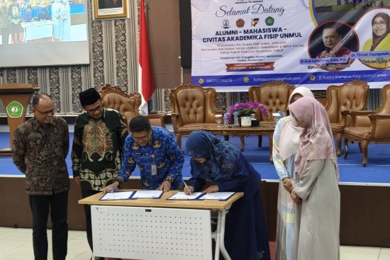 Rektor Kukuhkan IKA Fisip Unmul 2025-2030, Semarak Festival Fisip Menuju Reuni Akbar
