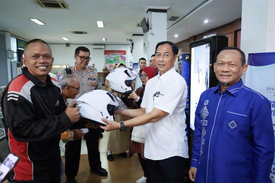 550 WKT Dewan Komisaris Jasa Raharja melaksanakan kunjungan kerja ke Kantor Samsat Kota Semarang III