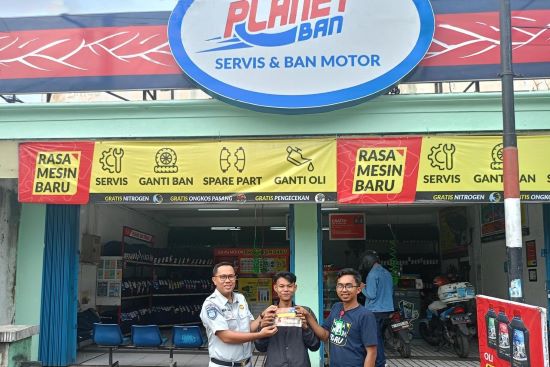 550 Apresiasi kepada wajib pajak yang taat membayar pajak kendaraan bermotor tepat waktu 2