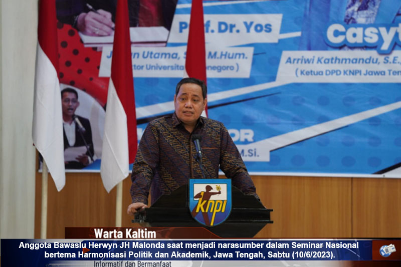 Anggota Bawaslu Herwyn JH Malonda saat menjadi narasumber dalam Seminar Nasional bertema Harmonisasi Politik dan Akademik dalam Perspektif Penyelenggara Pemilu di Jawa Tengah, Sabtu (10/6/2023).