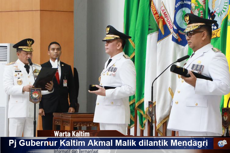 Menteri Dalam Negeri Tito Karnavian melantik Akmal Malik sebagai Pj Gubernur Kalimantan Timur dan Agus Fatoni sebagai penjabat Gubernur (Pj Gubernur) Sumatera Selatan di Gedung Kemendagri, Jakarta Pusat, Senin (2/10/2023). 