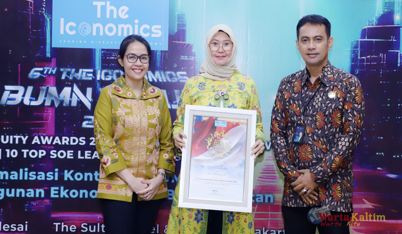 Direktur Operasional Jasa Raharja Dewi Aryani Suzana Mewakili Jasa Raharja Raih Menerima Penghargaan di 6th Anniversary Indonesia